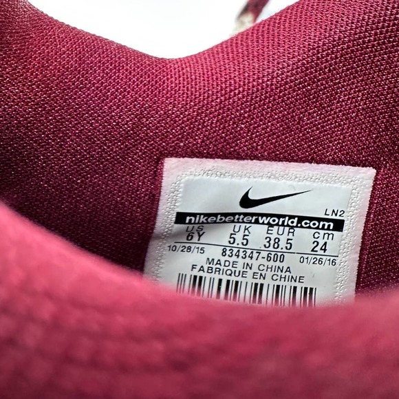 Nike Youth Sneakers size 6 - Picture 2 of 8